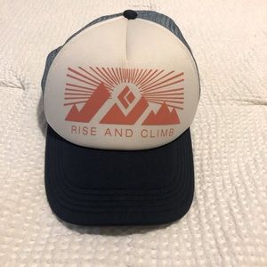 Black Diamond Women’s trucker